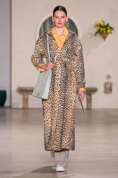 Look 30